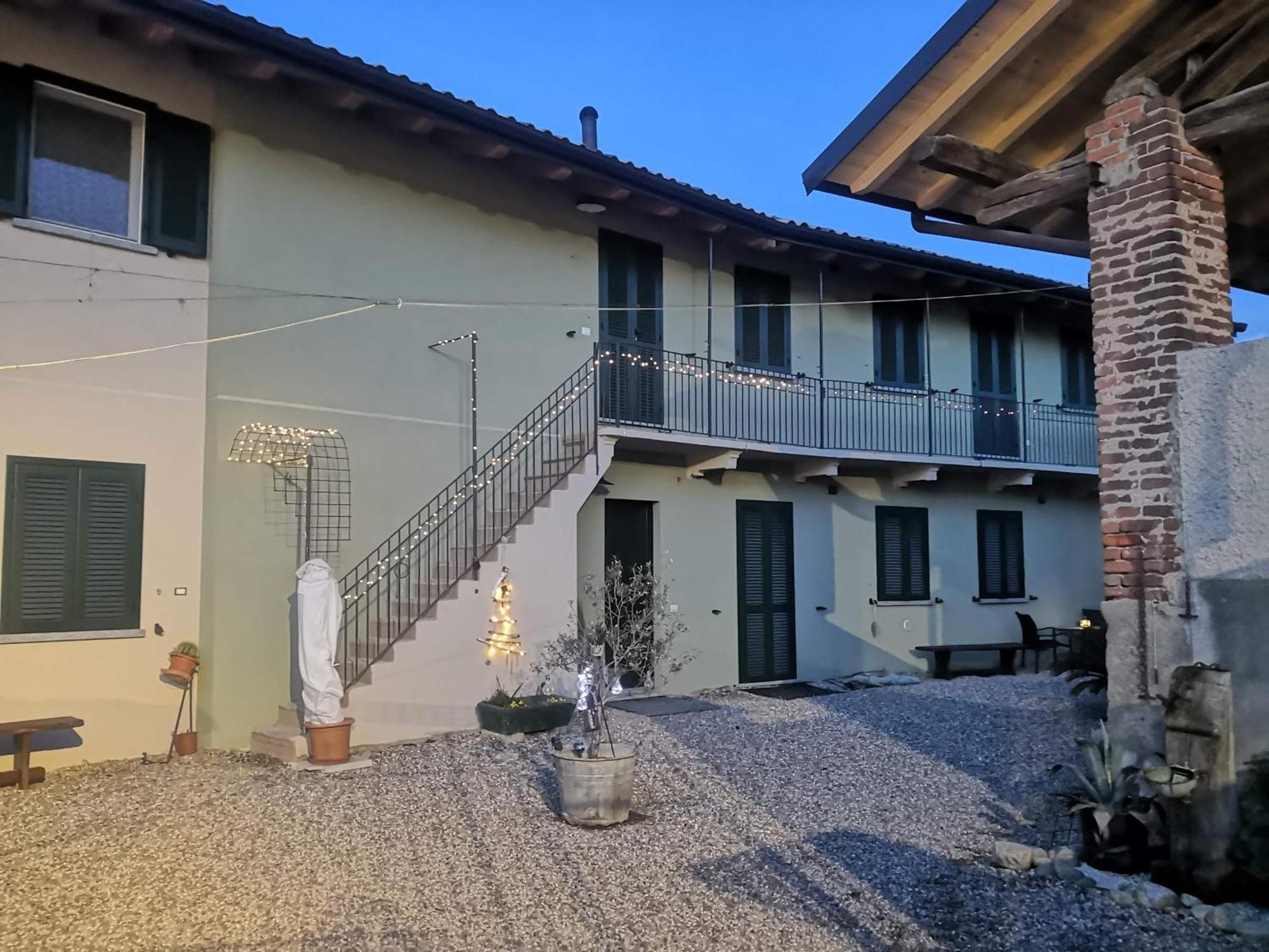 Casa Il Grappolo Hotel Momo Exterior photo