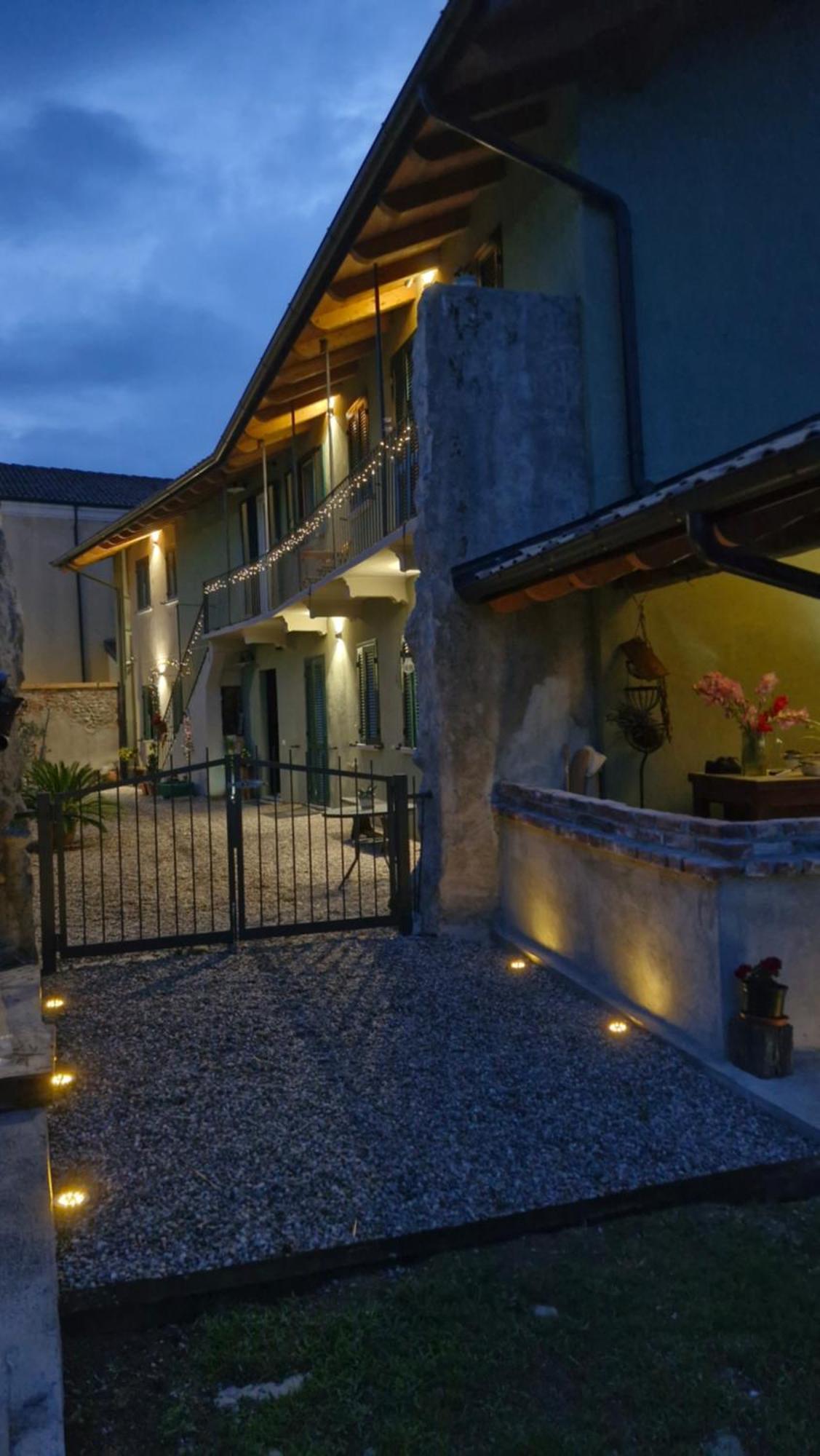 Casa Il Grappolo Hotel Momo Exterior photo