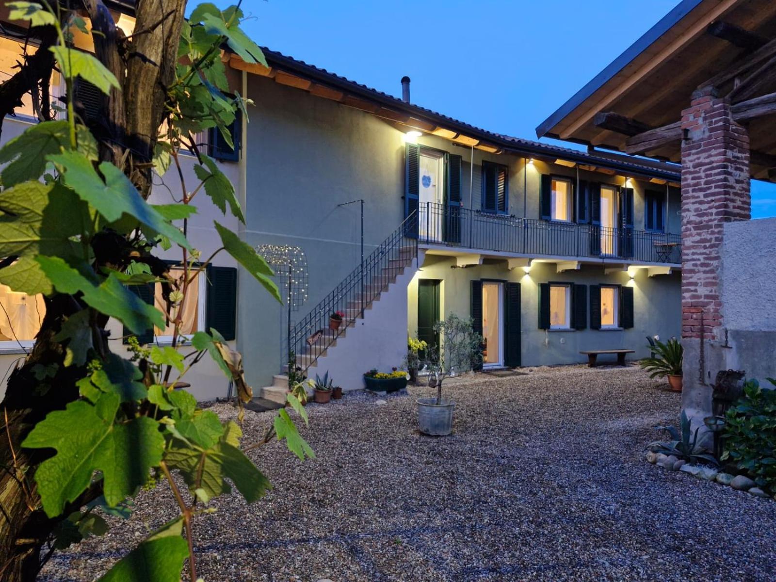 Casa Il Grappolo Hotel Momo Exterior photo