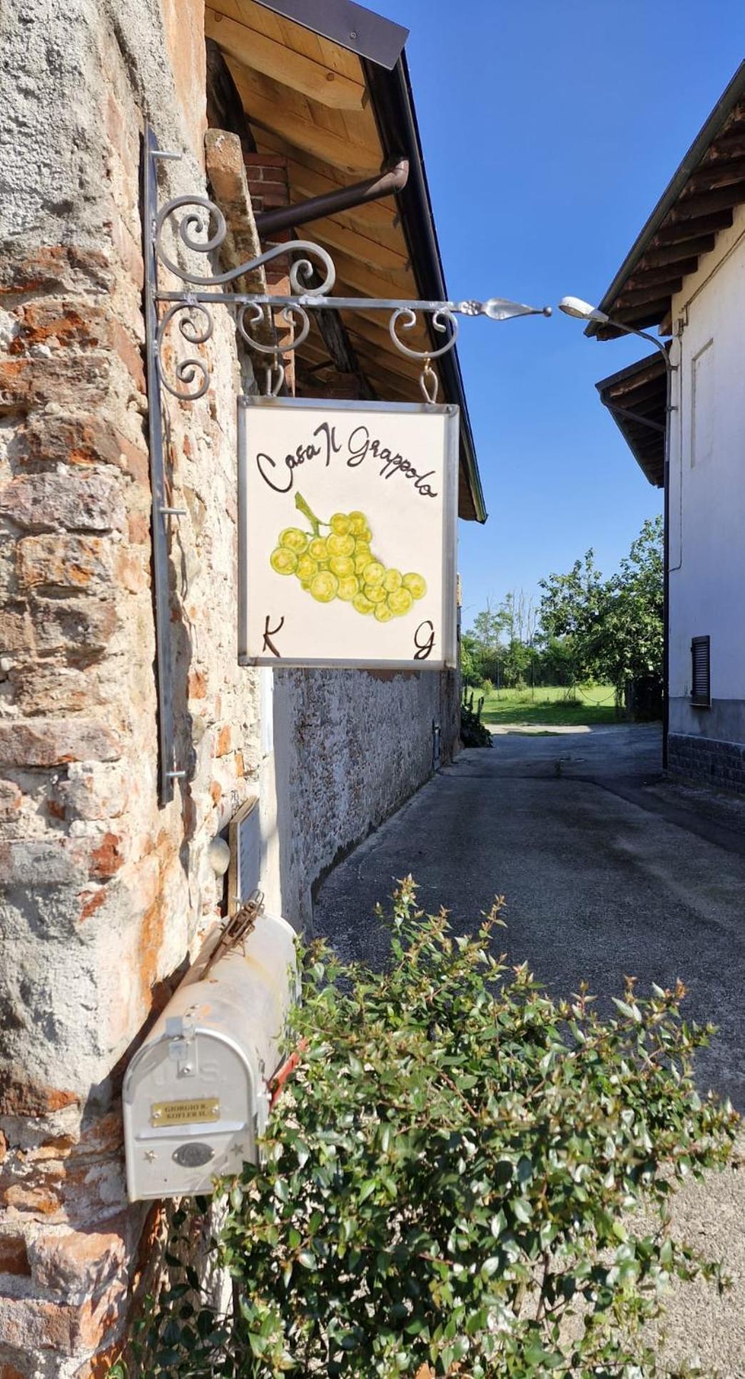 Casa Il Grappolo Hotel Momo Exterior photo